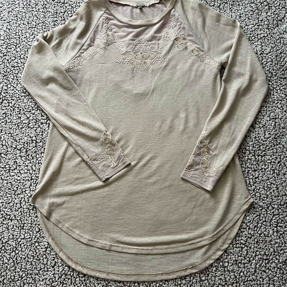 Gimmicks by BKE Beige Lace Long Sleeve Top
